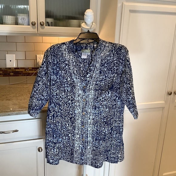 The Territory Ahead Blue and White Button Up Shirt Size Medium Cotton - Picture 1 of 6